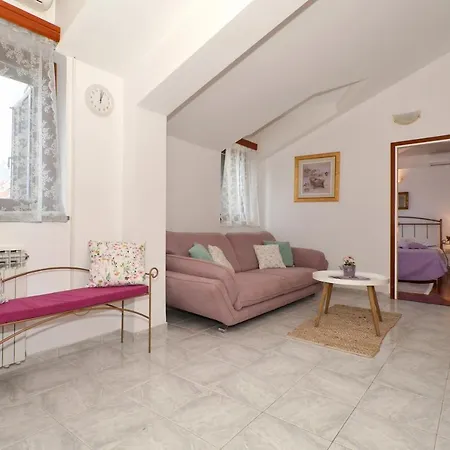 Basic 1 Apartment