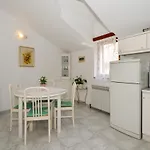 Apartman Basic 1 *